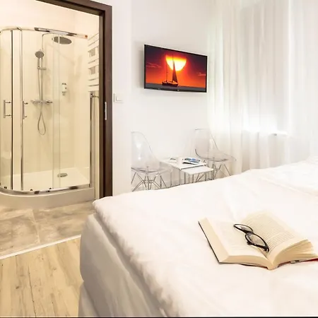 Rosa - 200m Od Morza 招待所 3*